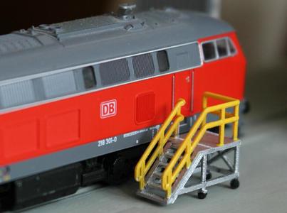 N Scale Mobile Train Access Stairs