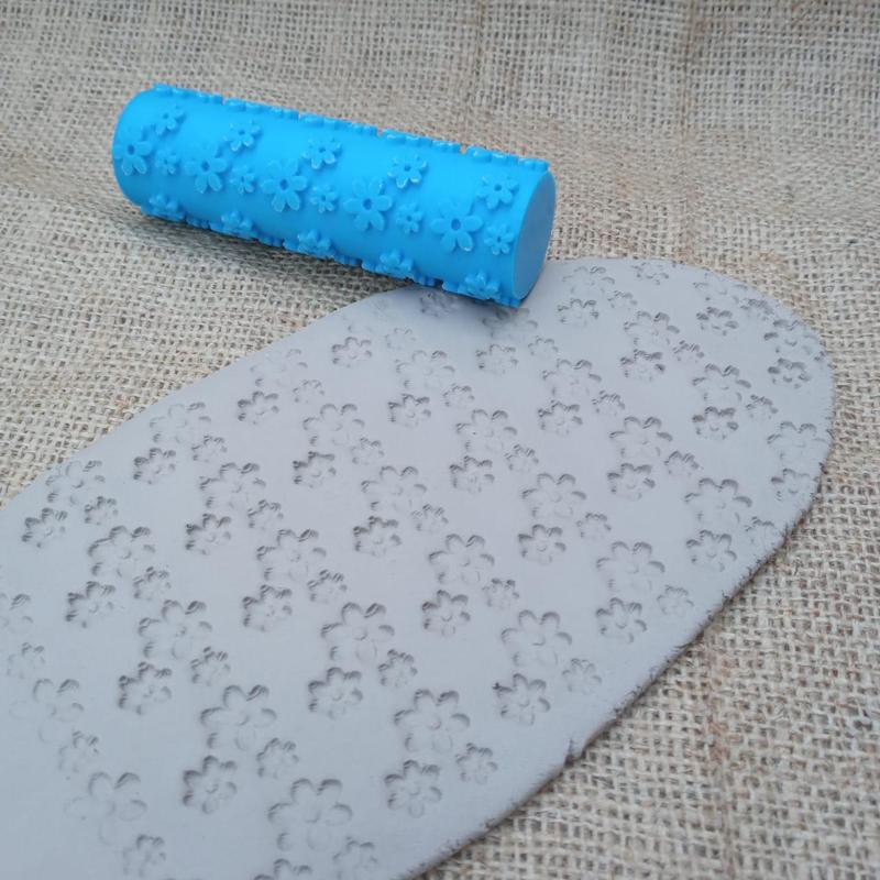 Roller with daisy shapes