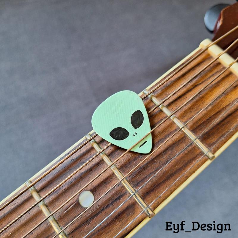 Fun Guitar Picks: Alien
