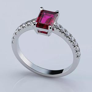 Fish Tail Ring Style Emerald 7x5