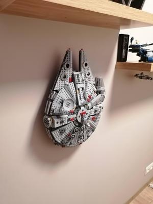 Millennium Falcon 75257 Wall mount
