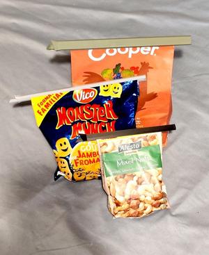 Clips for hingeless bags