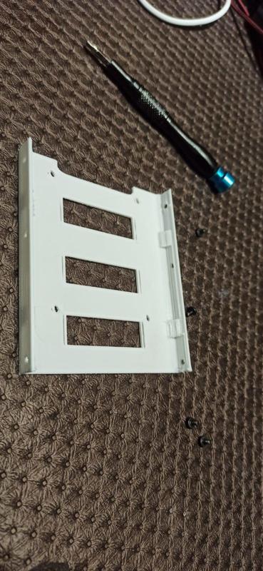 3.5 to 2.5 Caddy hard disk to solid disk drive adapter