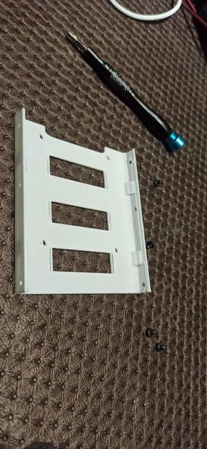 3.5 to 2.5 Caddy hard disk to solid disk drive adapter