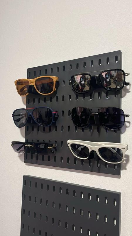 Soporte gafas stand pared