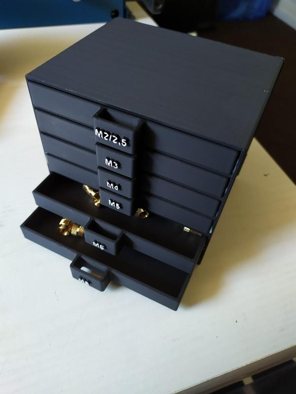 Sortierbox "Einschmelzgewinde"