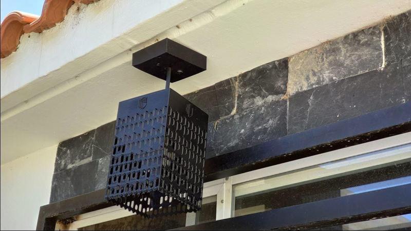Minimalist style outdoor lamp