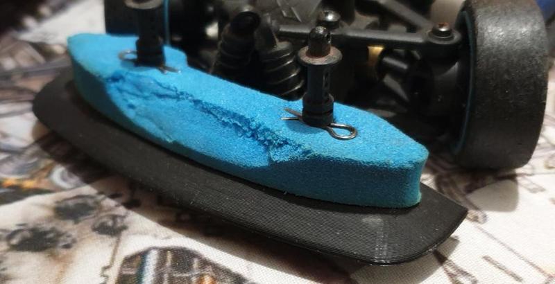 xray M18 front spiltter