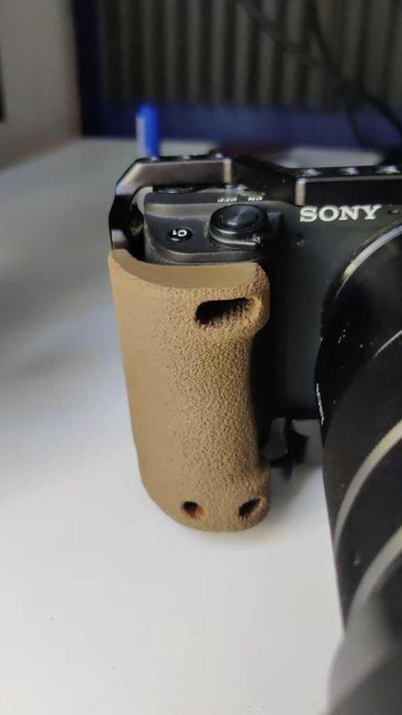 Smallrig Grip for Sony a6400 for larger lenses.