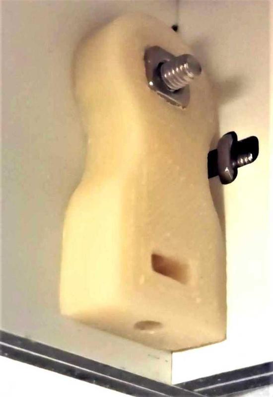 Attaching the bottom cover of the ZAV-mini 3D printer