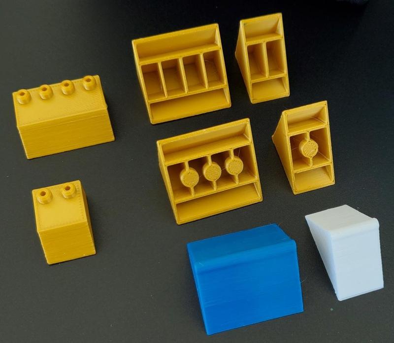 Montini Building Bricks Roof Pieces (Lego Compatible)