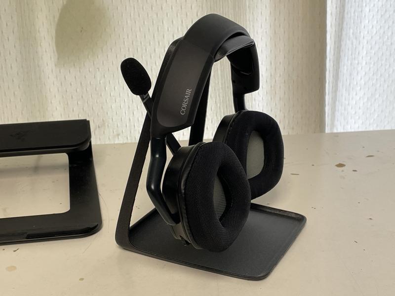 HEADPHONES STAND
