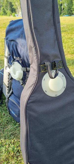 Quick-release guitar holder for backpack