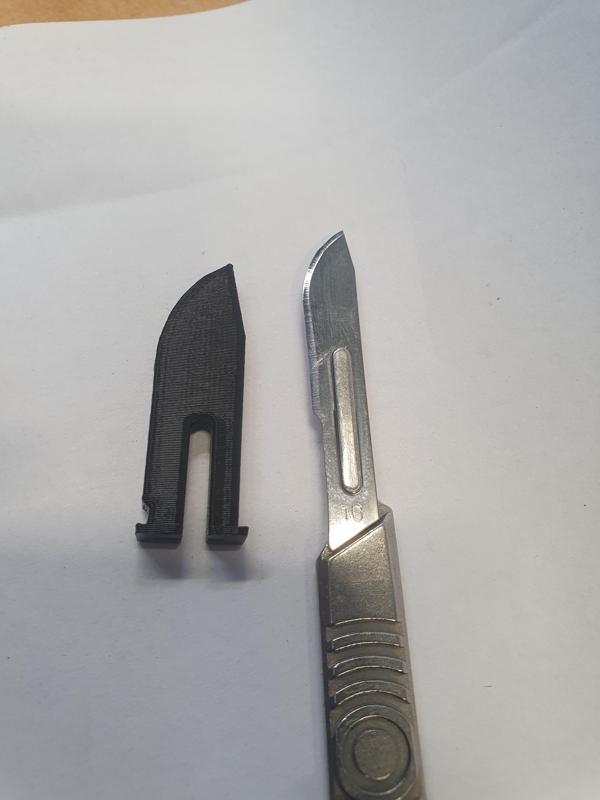 Scalpel blade no. 10 guard