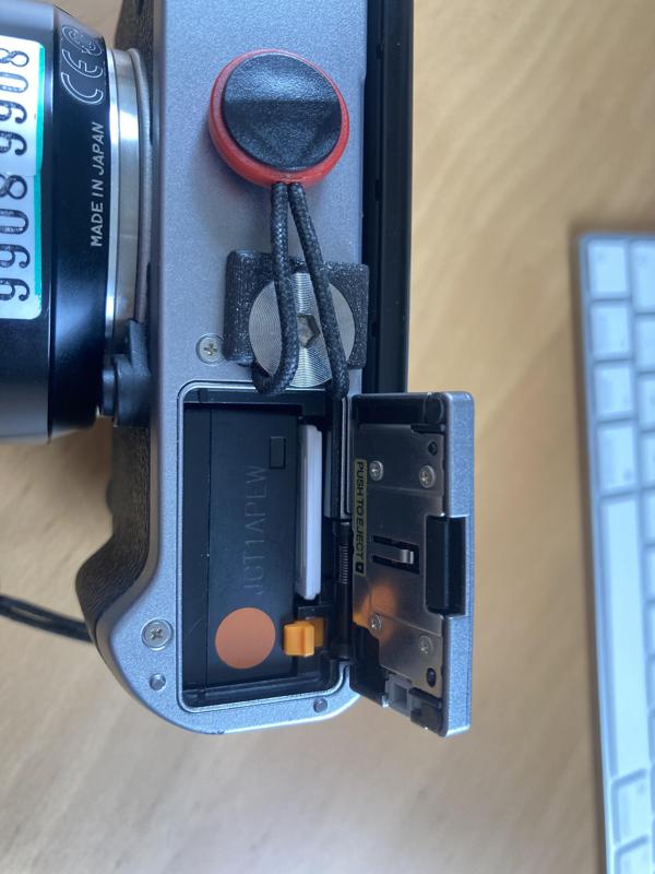 Fuji X-T20 Peak Design Leash bottom plate