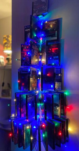 Playstation Christmas Tree (PS4/PS5 & other Media)