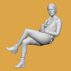 WOMAN SITTING AND DRINKING FOR DIORAMA