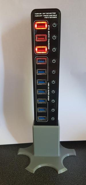 Vertical support for USB HUB