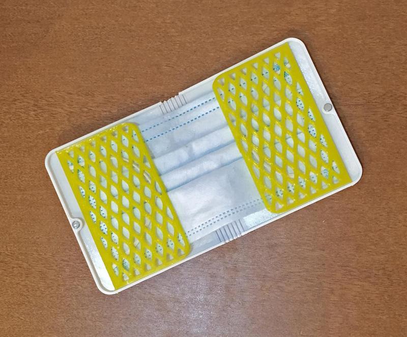 Foldable surgical mask case