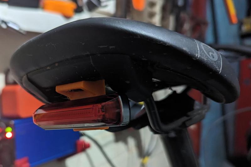 Ergon saddle mount for moon comet rear light