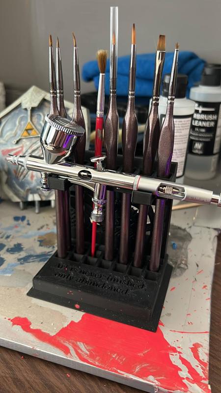 Airbrush & brushes stand