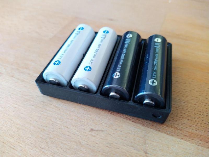 AA Battery holder flat stackable for 4 or 6 Batteries