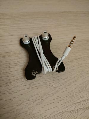 Headphone organizer
