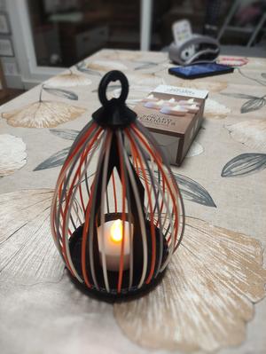 Christmas ornament with filament pieces