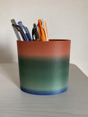 Oval pen holder