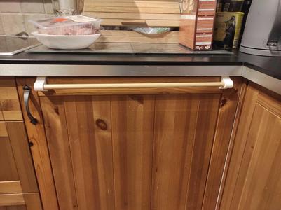 Towel bar