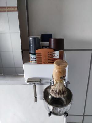 Safety razor holder
