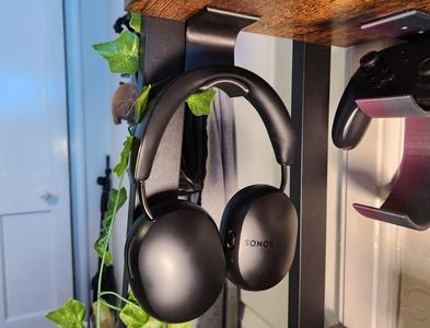 Headphone holder/hanger