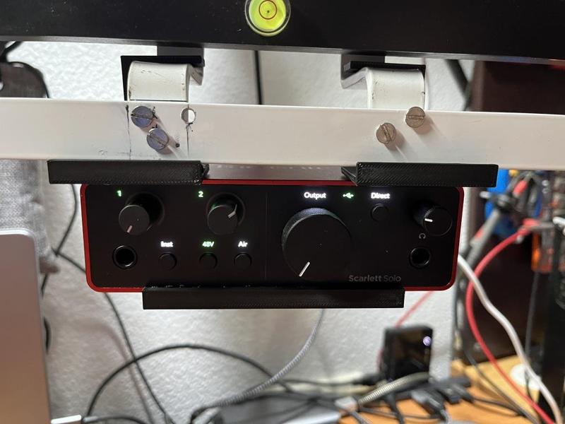 Focusrite Scarlett Solo gen 4 base support