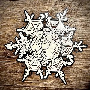 Dual Coloured natural looking patterned snowflake