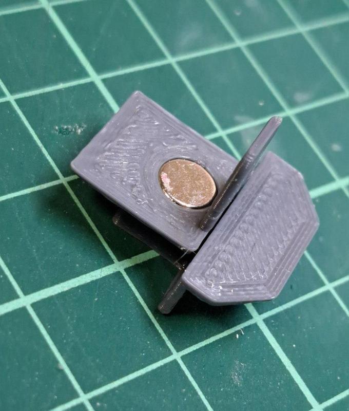 Magnetic latch for RC planes