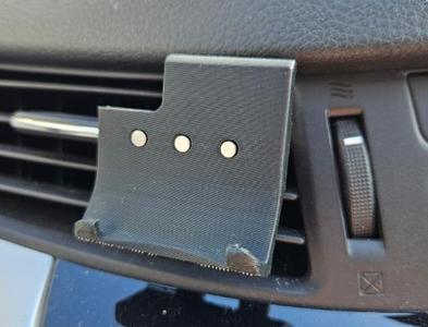 TomTom Go 5200 into air vent