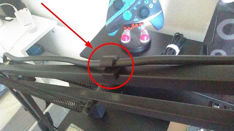 Microphone cable clip