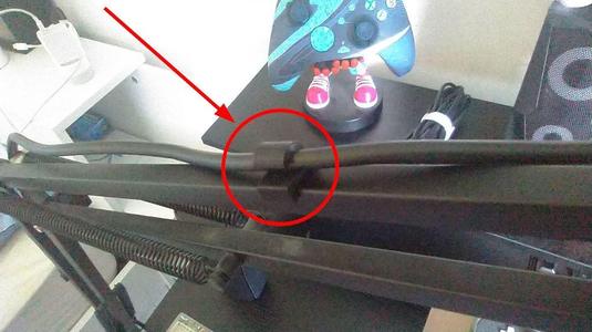 Microphone cable clip