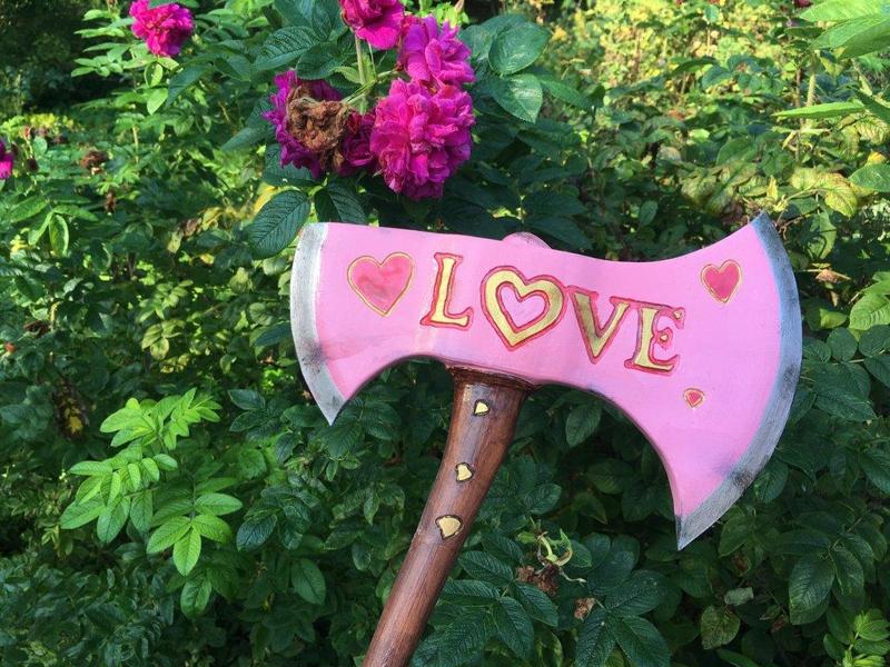 Battle Axe, 45 cm - Love Your Enemies