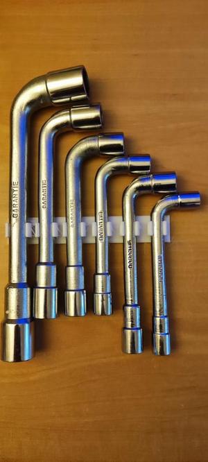 Resizeable tool organizer