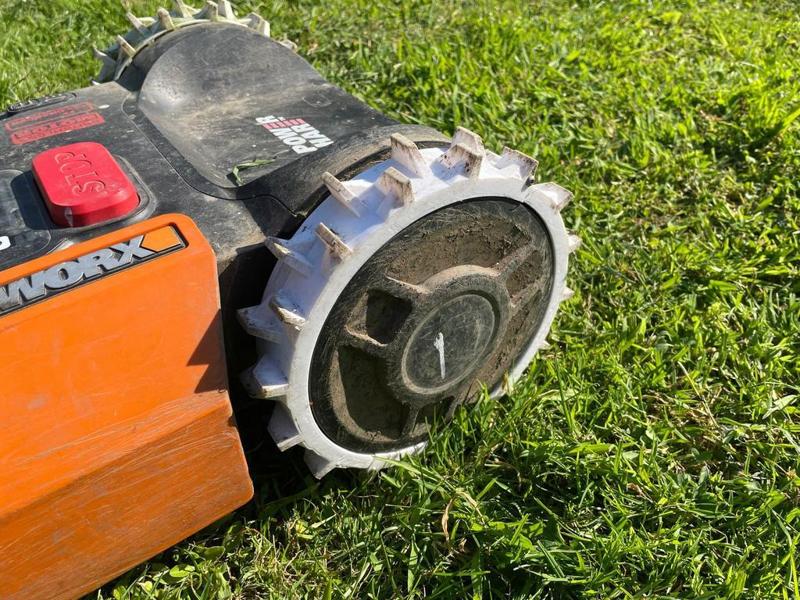 WORX Landroid M700 tire