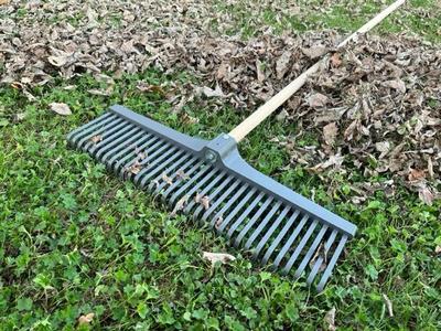 Wide leaf rake