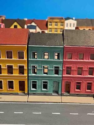 Urban building 13 - town house (z-scale)