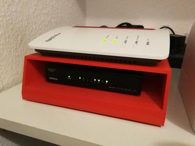 Router-Regal mit SSD-Schacht
