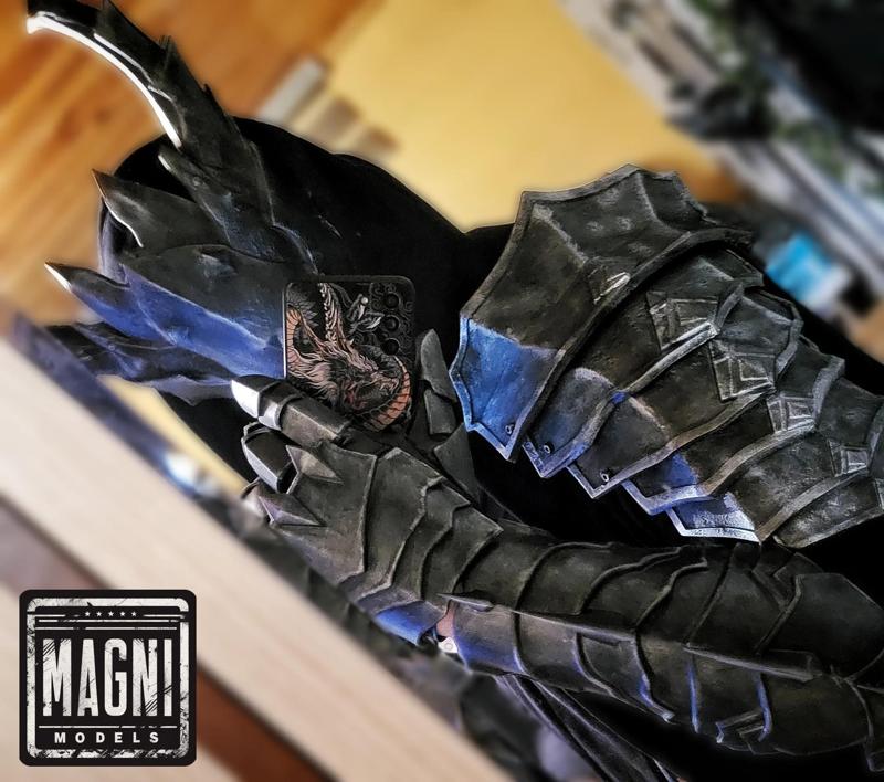Servant's Armor - Gauntlets & Shoulder Pads