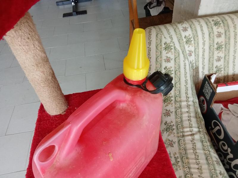 Non-drip fuel can spout cap
