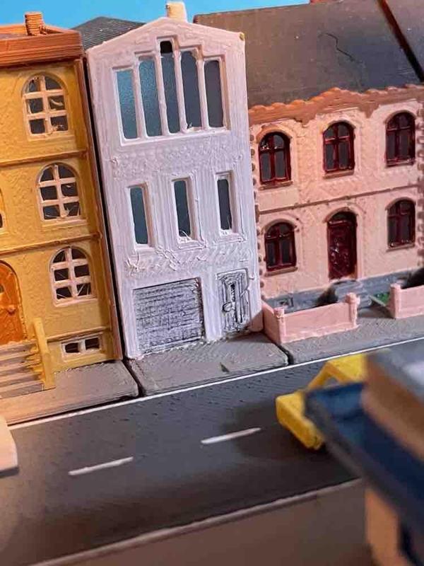 Modern urban building 5 - town house (z-scale)