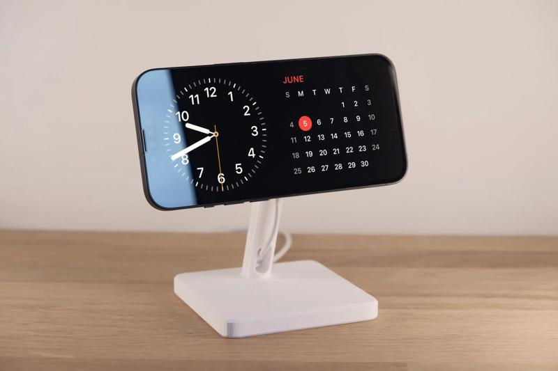 Magsafe charger stand for iPhone - standby mode