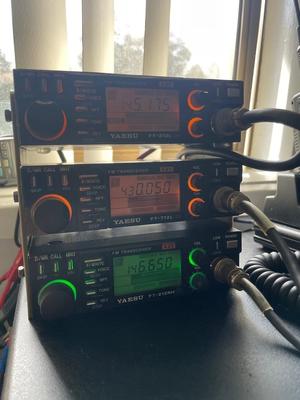 3x Yaesu FT-x12 Stand (FT-212, FT-712, FT-912, FT-2312)