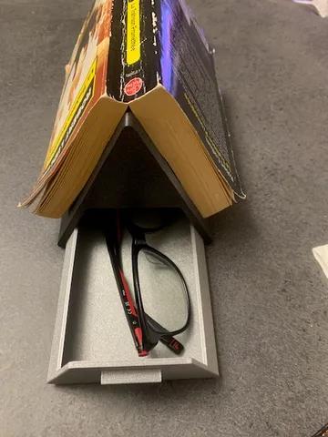 Support livre avec rangement lunettes ou telephone   